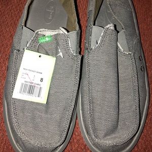 Gray men’s Sanuks brand new